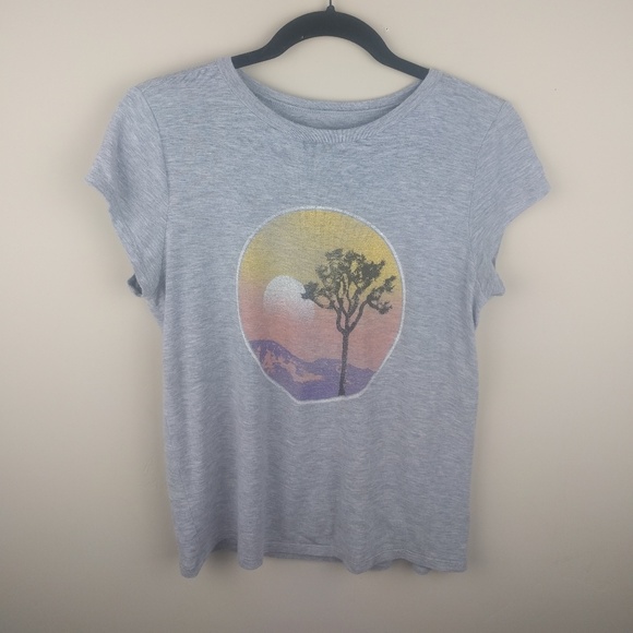 soft n sexy Tops - Soft N Sexy Gray Cap Sleeve Tee Shirt Tree Sunset